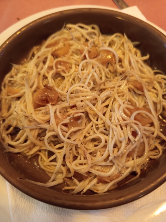 Las angulas, el caviar del mar con forma de fideos